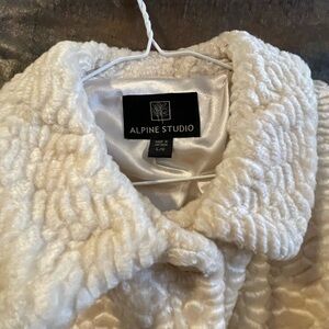 Alpine Studio faux fur in white size Large